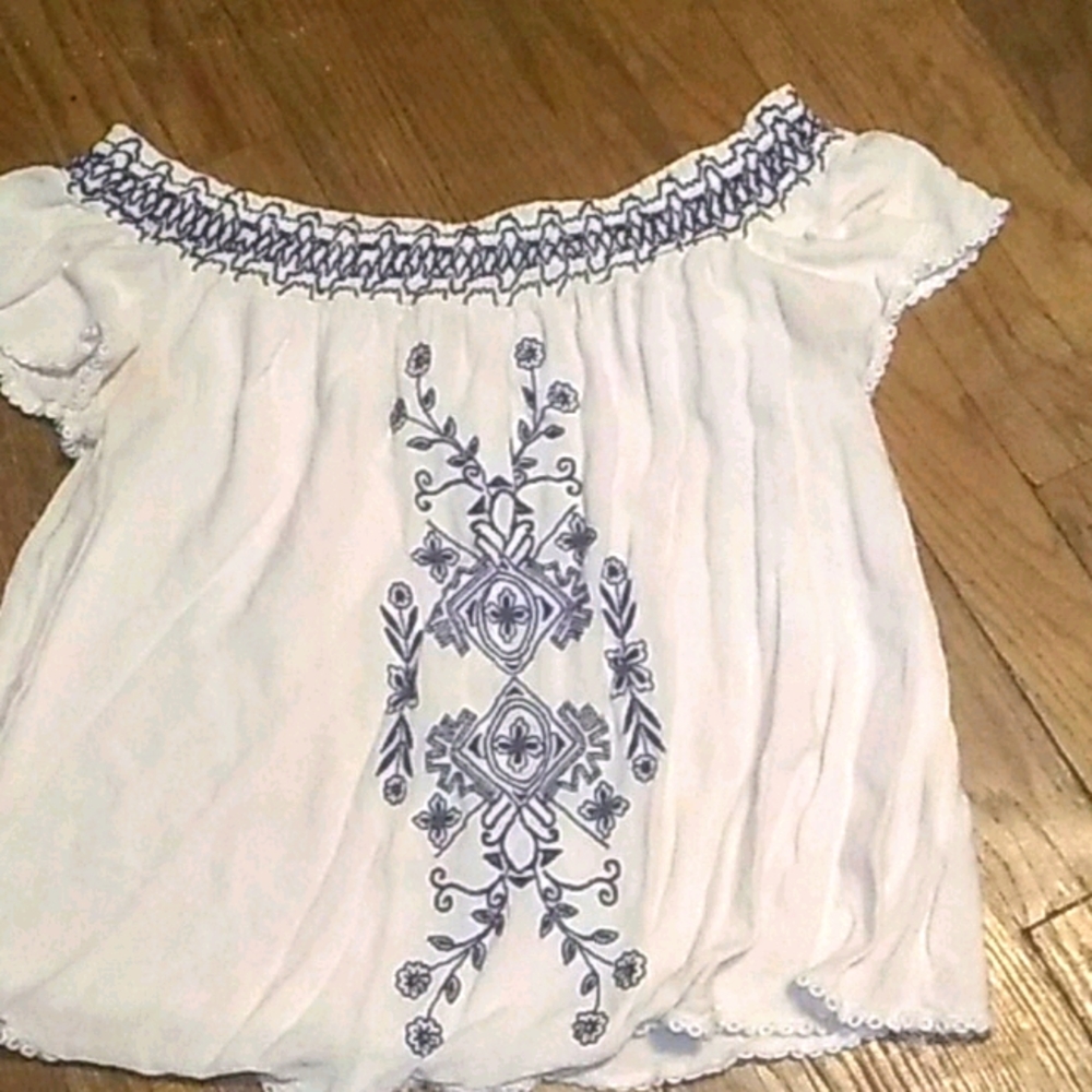 Shirt with blue designs